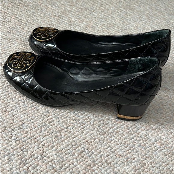 Tory Burch signature logo black pumps - Picture 1 of 14
